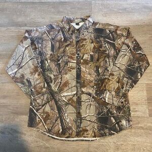 Men’s Ranger Camo Button-Up Shirt Size XL.
